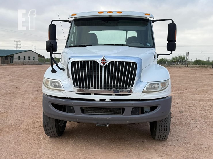 2018-international-durastar-4400-image-7