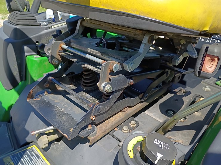 2013-john-deere-1025r-image-26