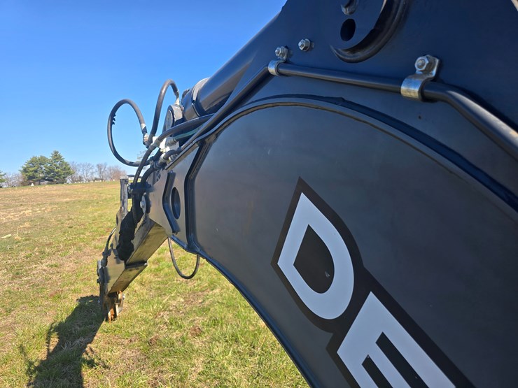 2015-deere-410l-image-55