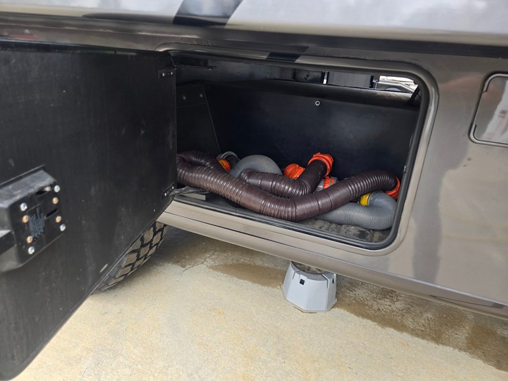 2020-ford-f550-image-102