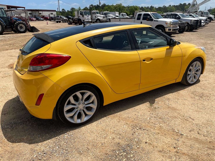 2012-hyundai-veloster-2-door-hatchback-(138,741-miles)-image-3
