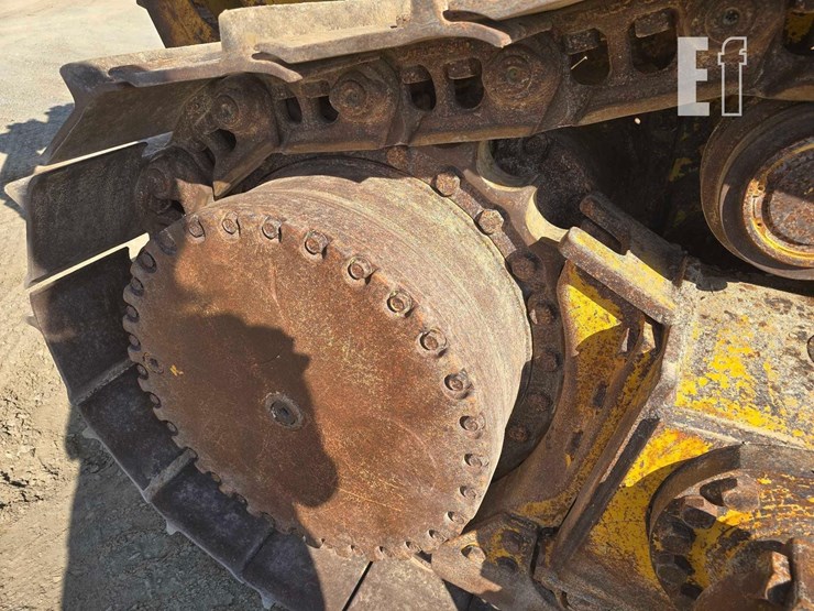 2006-deere-750j-image-35