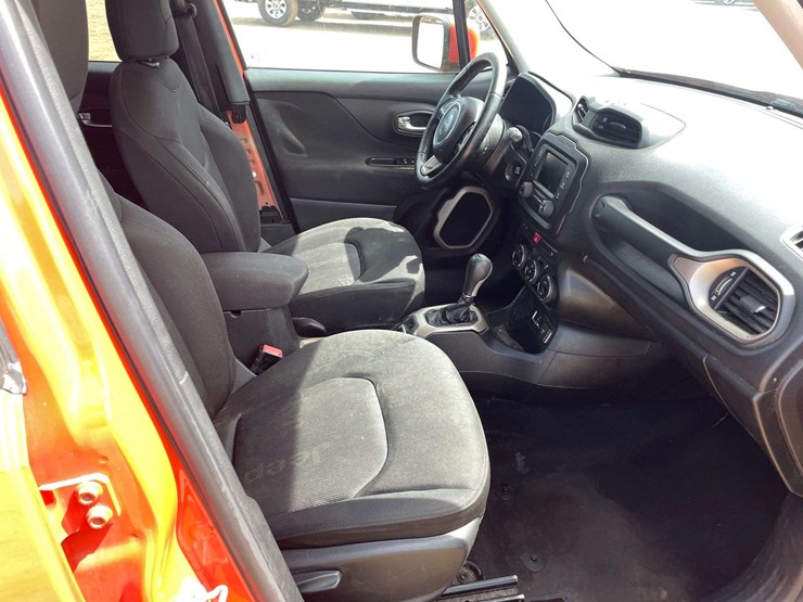 2015-jeep-renegade-image-18