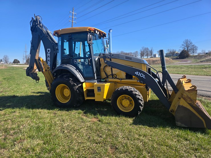 2015-deere-410l-image-11