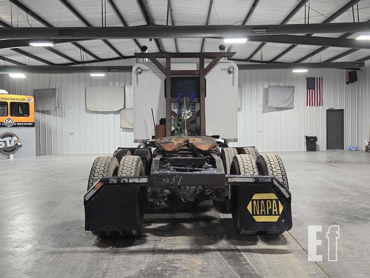 2008-peterbilt-388-image-8