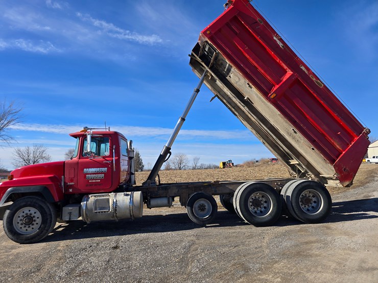 1998-mack-rd688s-image-39