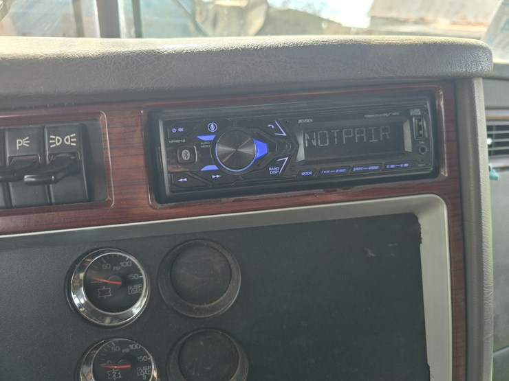 2007-kenworth-w900-image-59