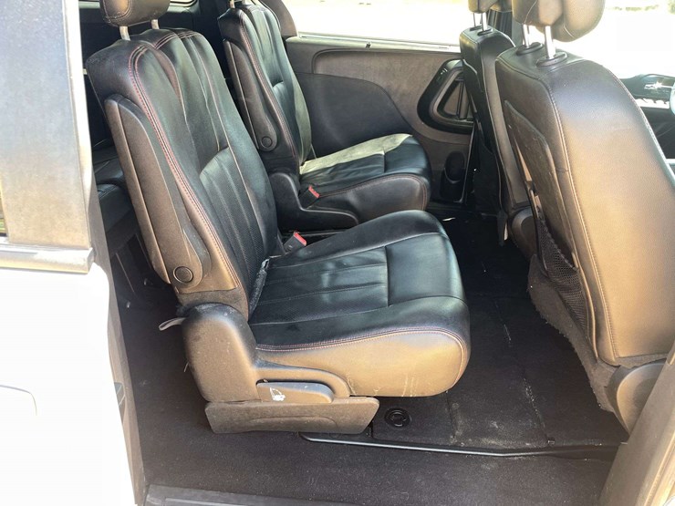 2019-dodge-grand-caravan-gt-image-16