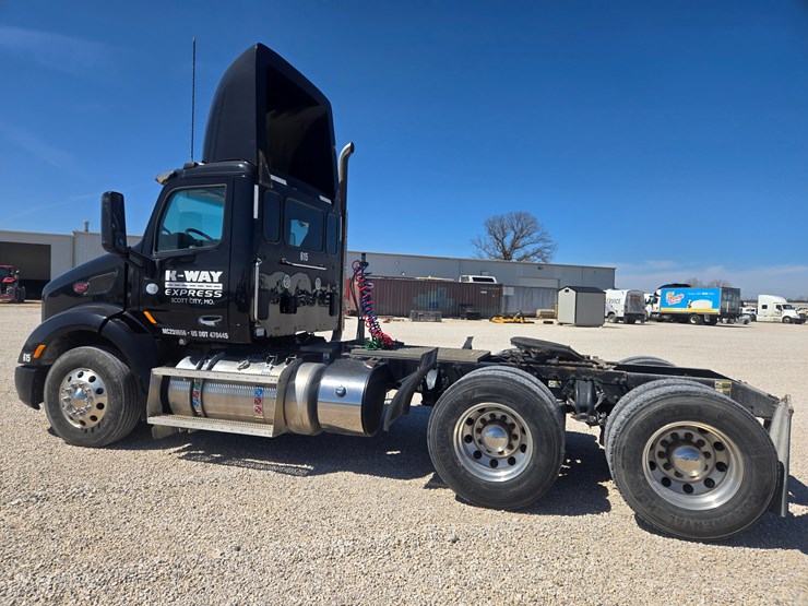 2016-peterbilt-579-image-8