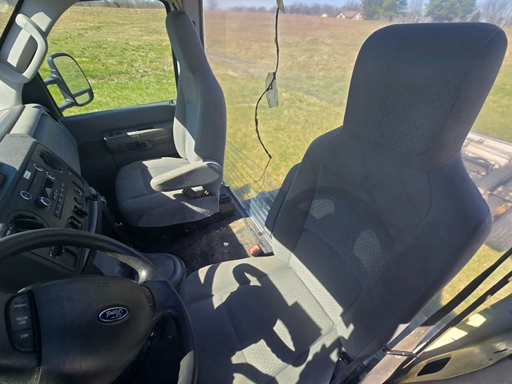 2016-ford-e450-image-31