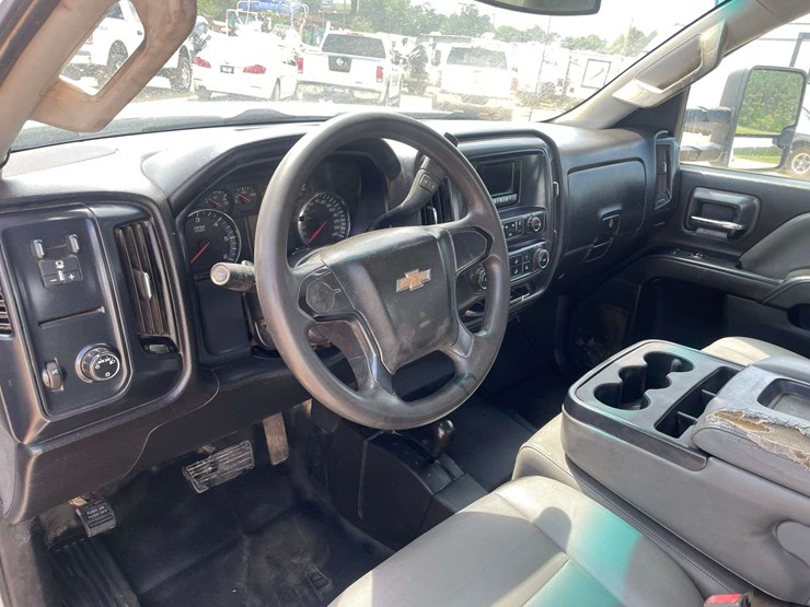 2015-chevrolet-silverado-3500-image-11