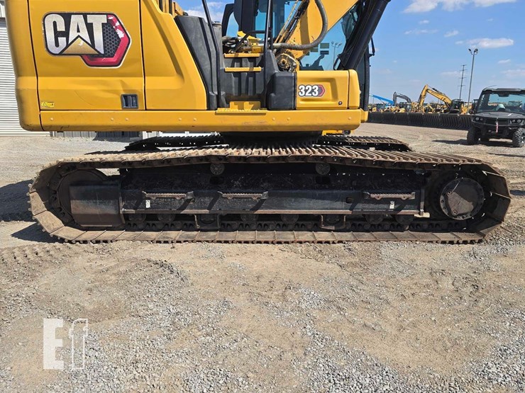 2020-caterpillar-323-image-36
