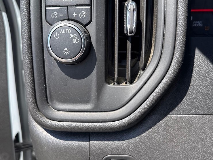 2020-chevrolet-silverado-1500-image-17