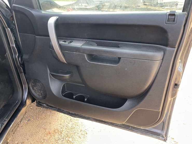 2011-chevrolet-silverado-1500-image-17