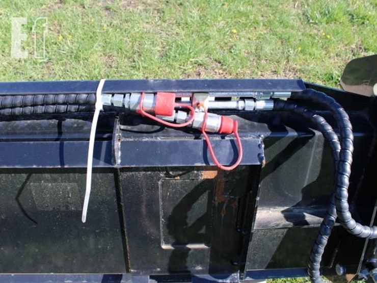 #3103-new-72"-4-in-1-hyd-bucket-future-skid-steer-image-5