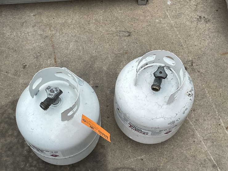 #7016-•-(2)-propane-tanks-(o3)-image-4