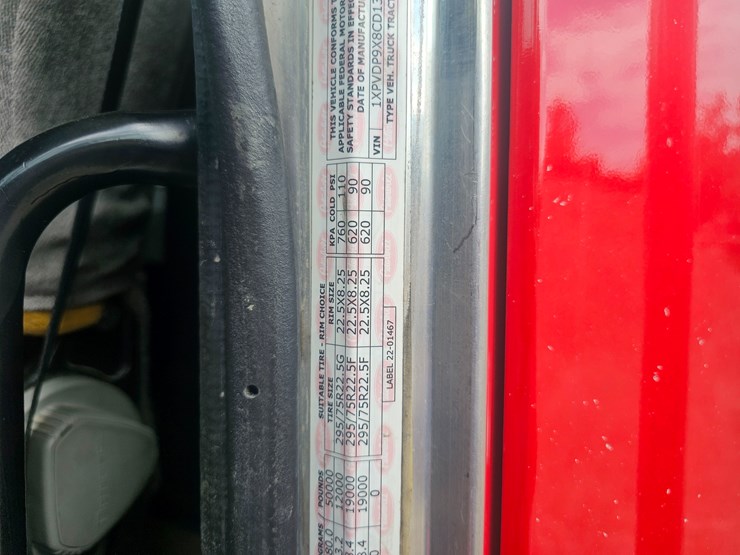 2012-peterbilt-384-image-76