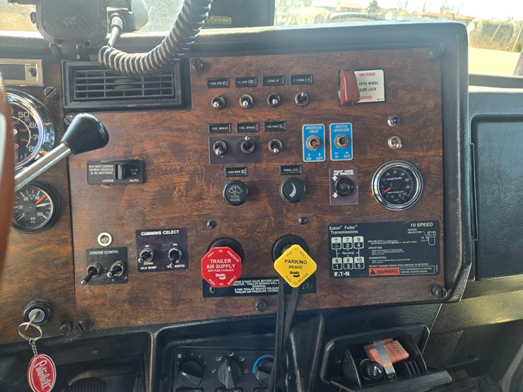 1996-peterbilt-377-image-64