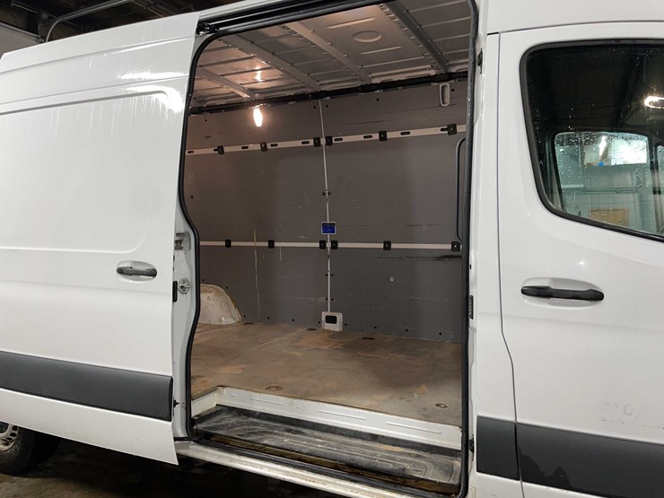 #1450-•-2019-mercedes-sprinter-van-(has-wi-title)-(of)-image-31