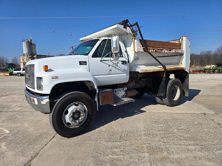 #22520-•-2002-gmc-c7500-dump-truck-image-2