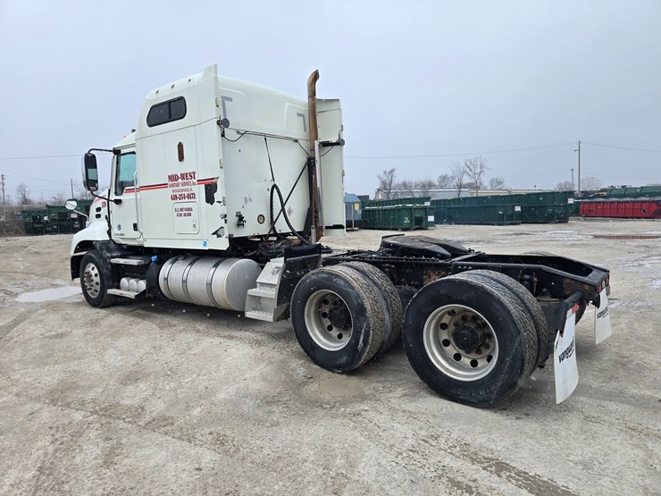 #22593-•-2016-mack-cxu613-pinnacle-sleeper-truck-image-6