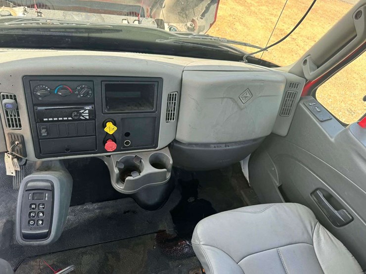 2016-international-durastar-4300-image-12