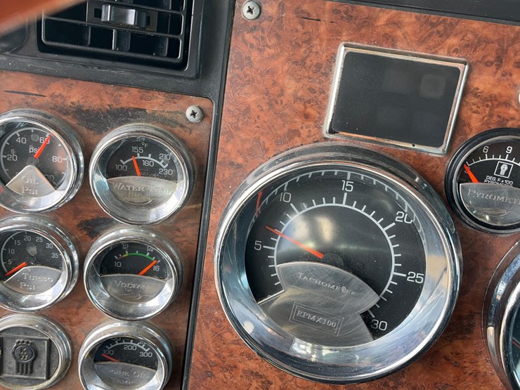 2004-kenworth-w900-image-95