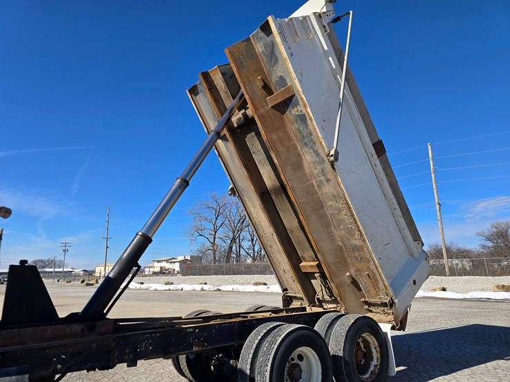 2001-mack-rd688s-image-55