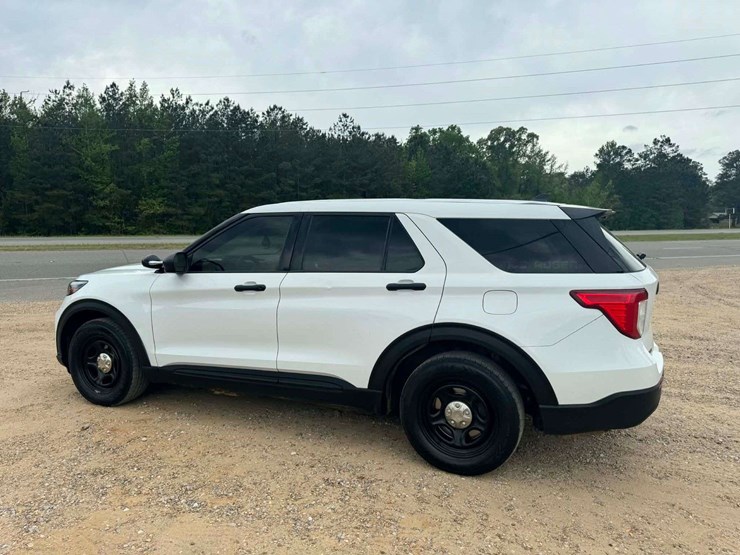 2021-ford-explorer-image-3