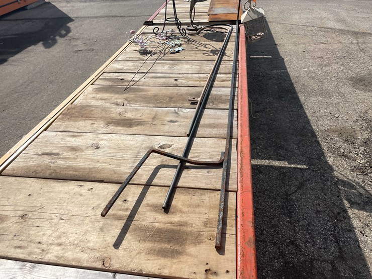 #7026-•-(8)-pieces-yard-art-decorations-(o4)-image-29