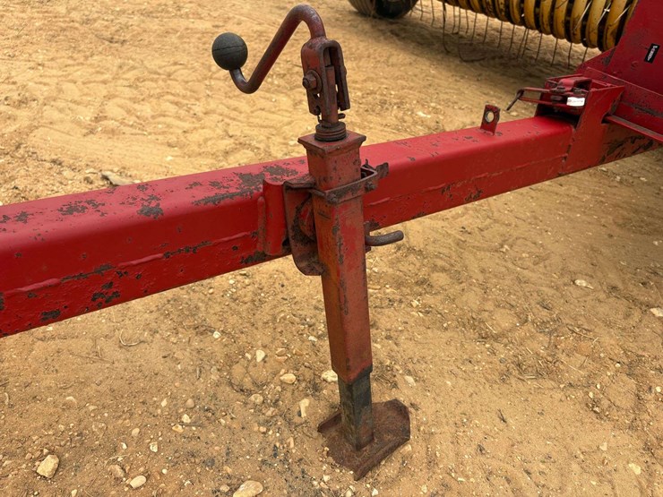 new-holland-326-image-11