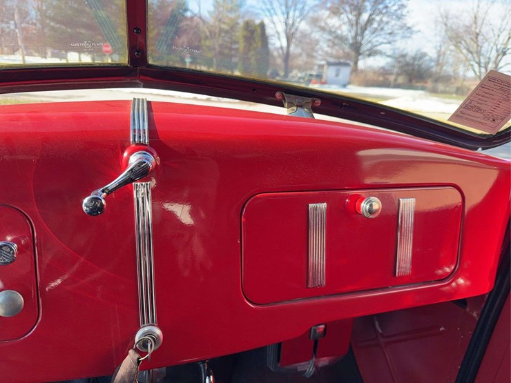 1937-international-d2-panel-truck-image-20