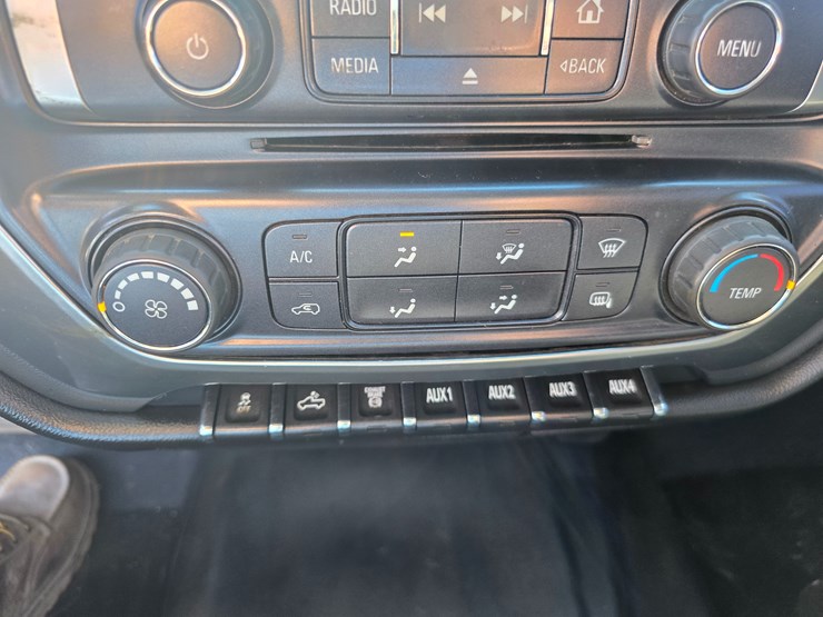 2015-chevrolet-silverado-3500-image-33