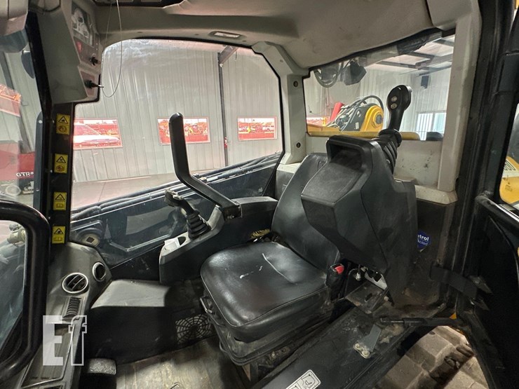 2020-jcb-3ts-8t-image-15