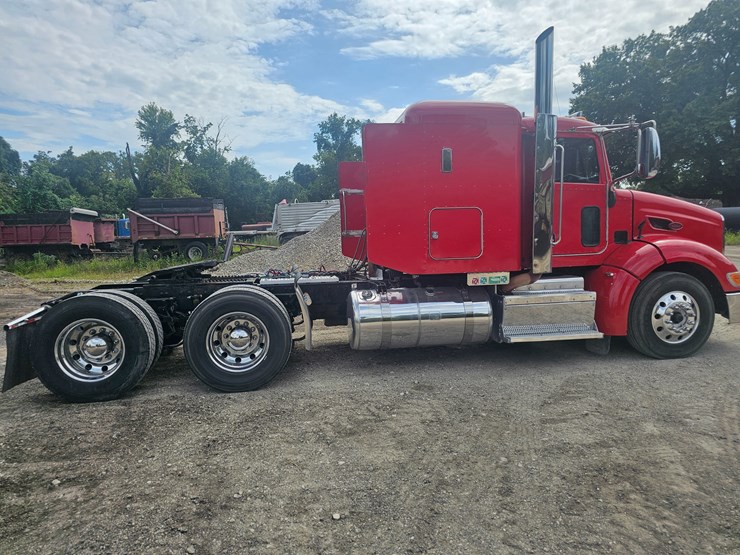 2012-peterbilt-384-image-40