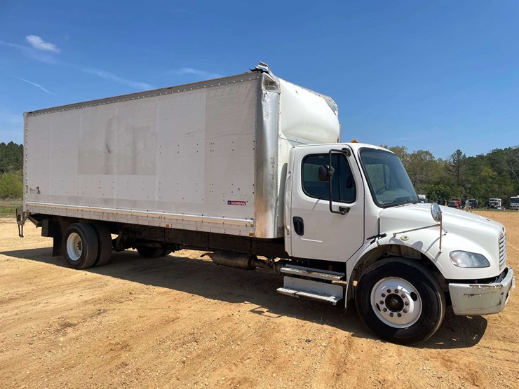 2016-freightliner-m2-106-image-4