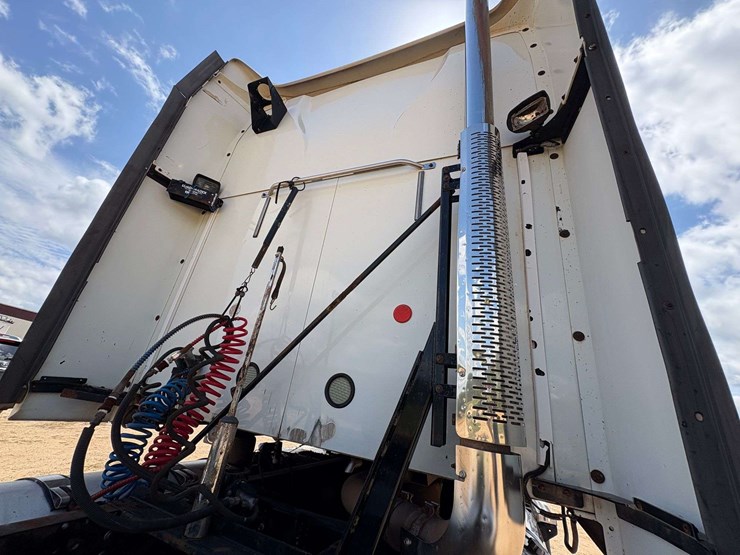 2013-mack-pinnacle-cxu613-image-29