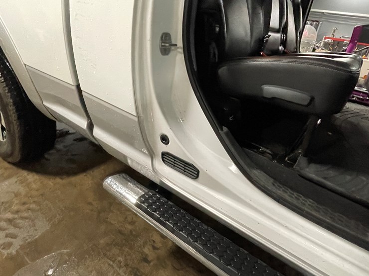 2012-dodge-3500-image-36