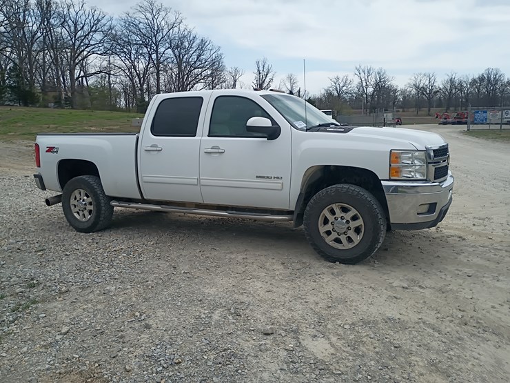 2013-chevrolet-2500-image-13