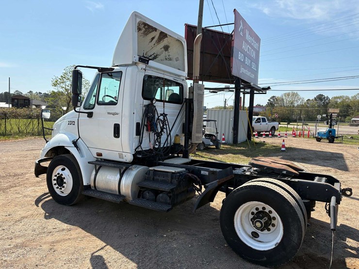 2010-international-8600-image-2