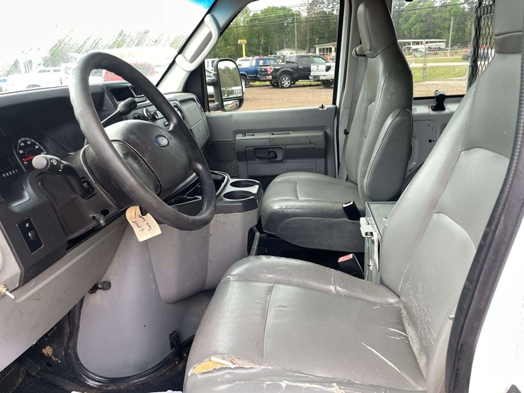 2011-ford-cargo-image-10