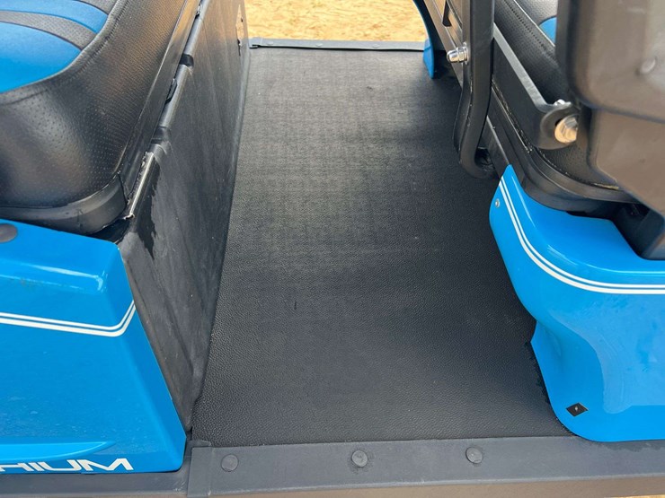 2023-bintelli-6-seater-electric-golf-cart-w/-on-board-charger-(186-miles-showing)-image-23