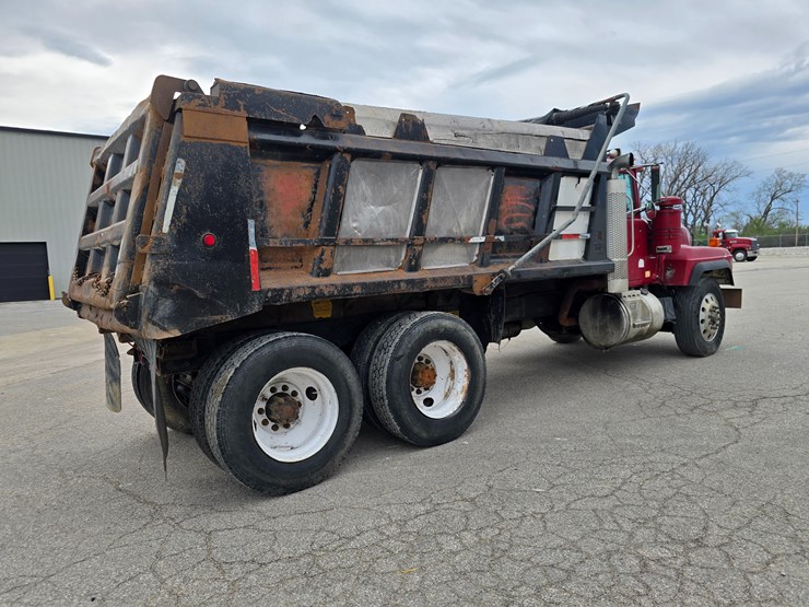 2003-mack-rd688s-image-16