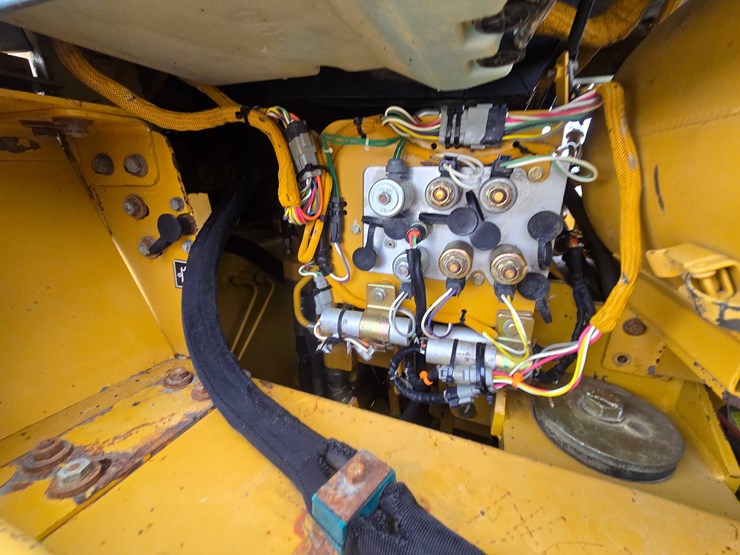2001-caterpillar-963c-image-35