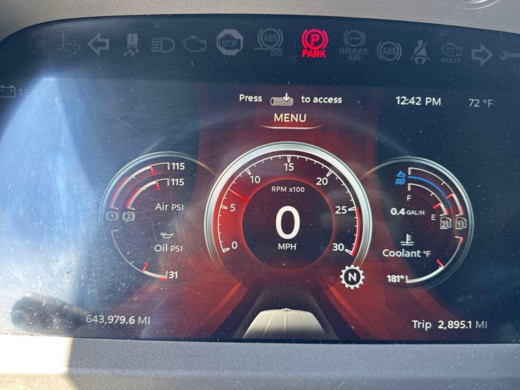 2023-peterbilt-579-image-28