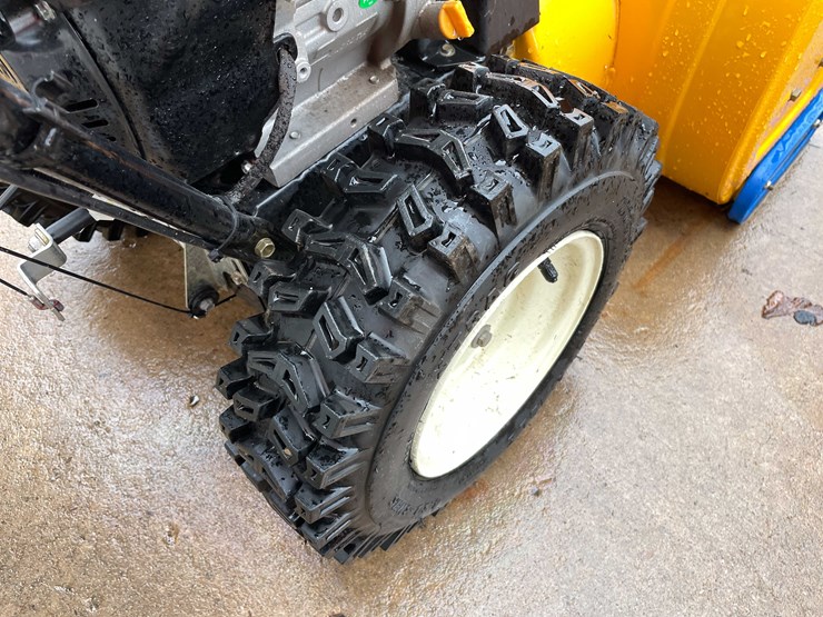 #7011-•-cub-cadet-26"-snowblower-(o3)-image-7