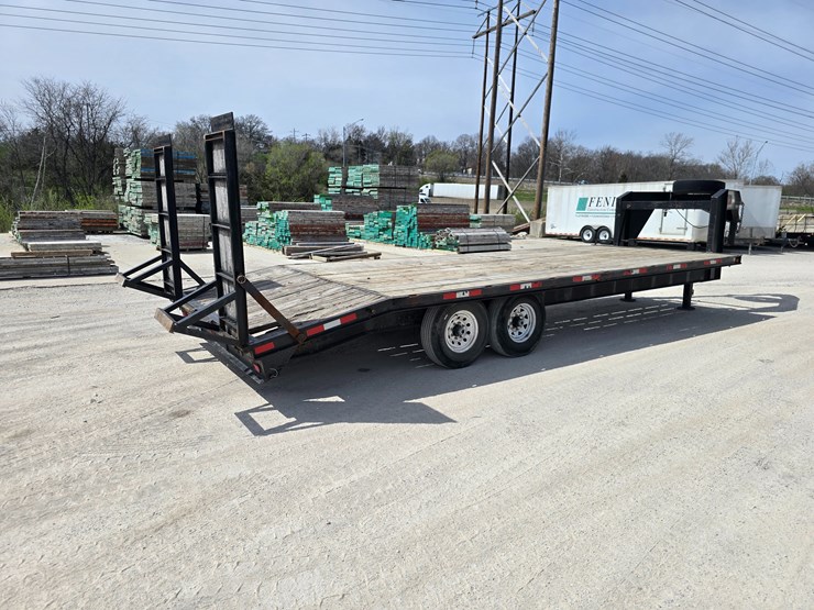 #22628-•-2005-bales-gooseneck-trailer-image-13