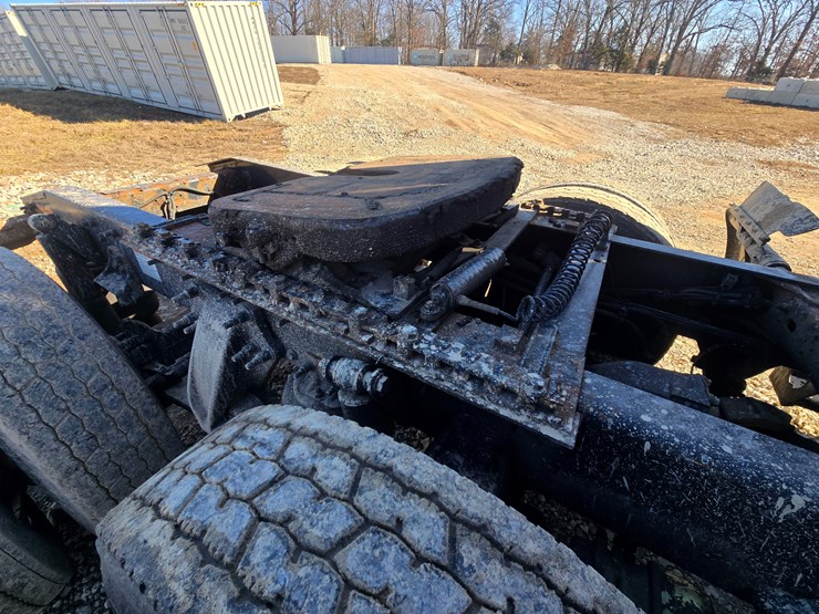 2014-freightliner-cascadia-125-image-96