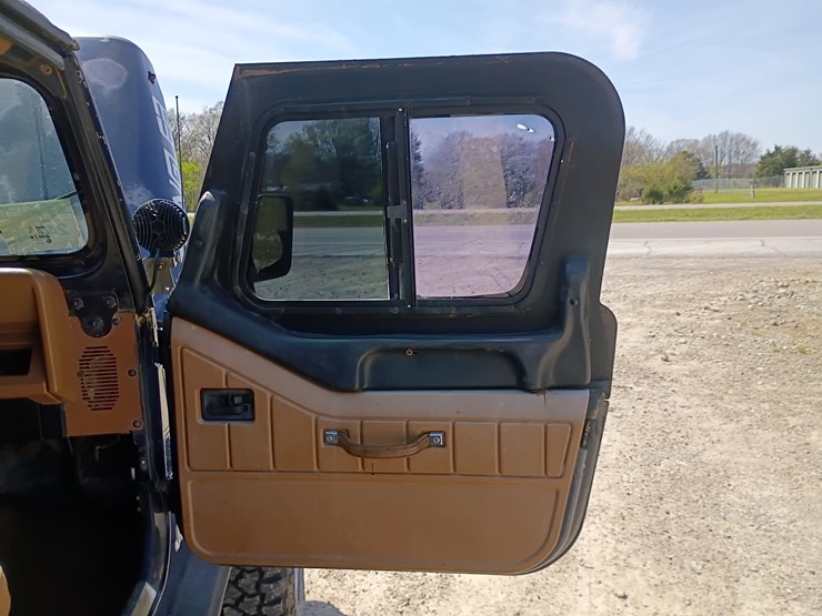 1993-jeep-wrangler-image-37