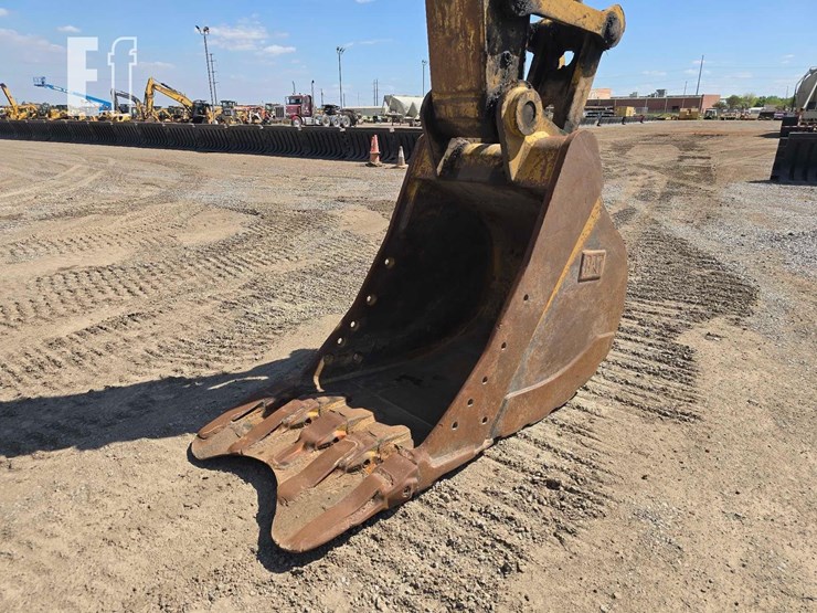 2020-caterpillar-323-image-9